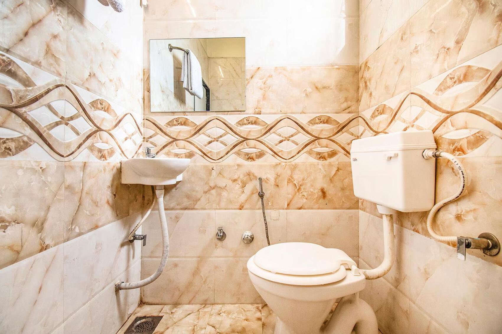 Fabhotel Maher Inn Ахмедабад Екстериор снимка