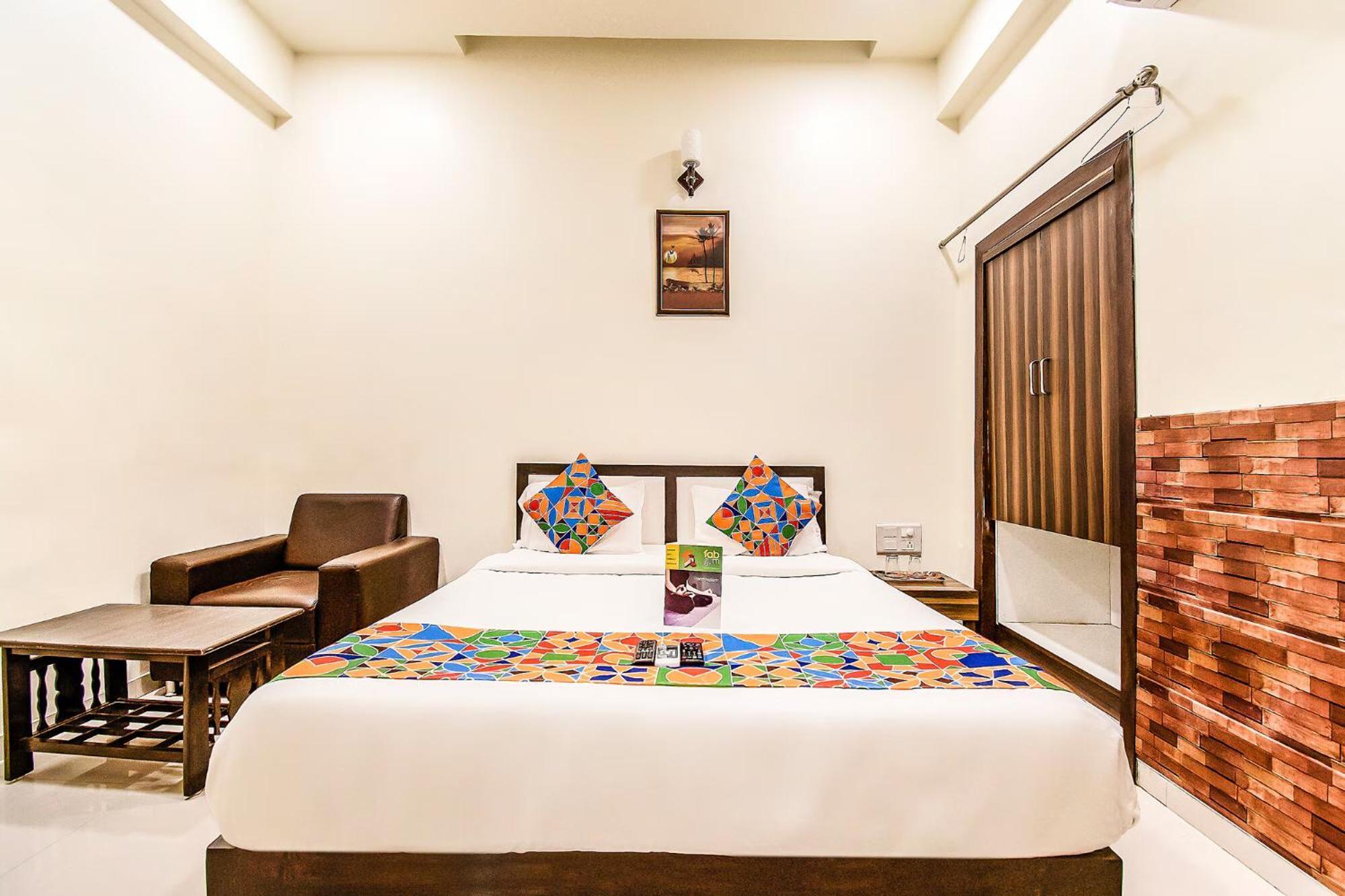 Fabhotel Maher Inn Ахмедабад Екстериор снимка
