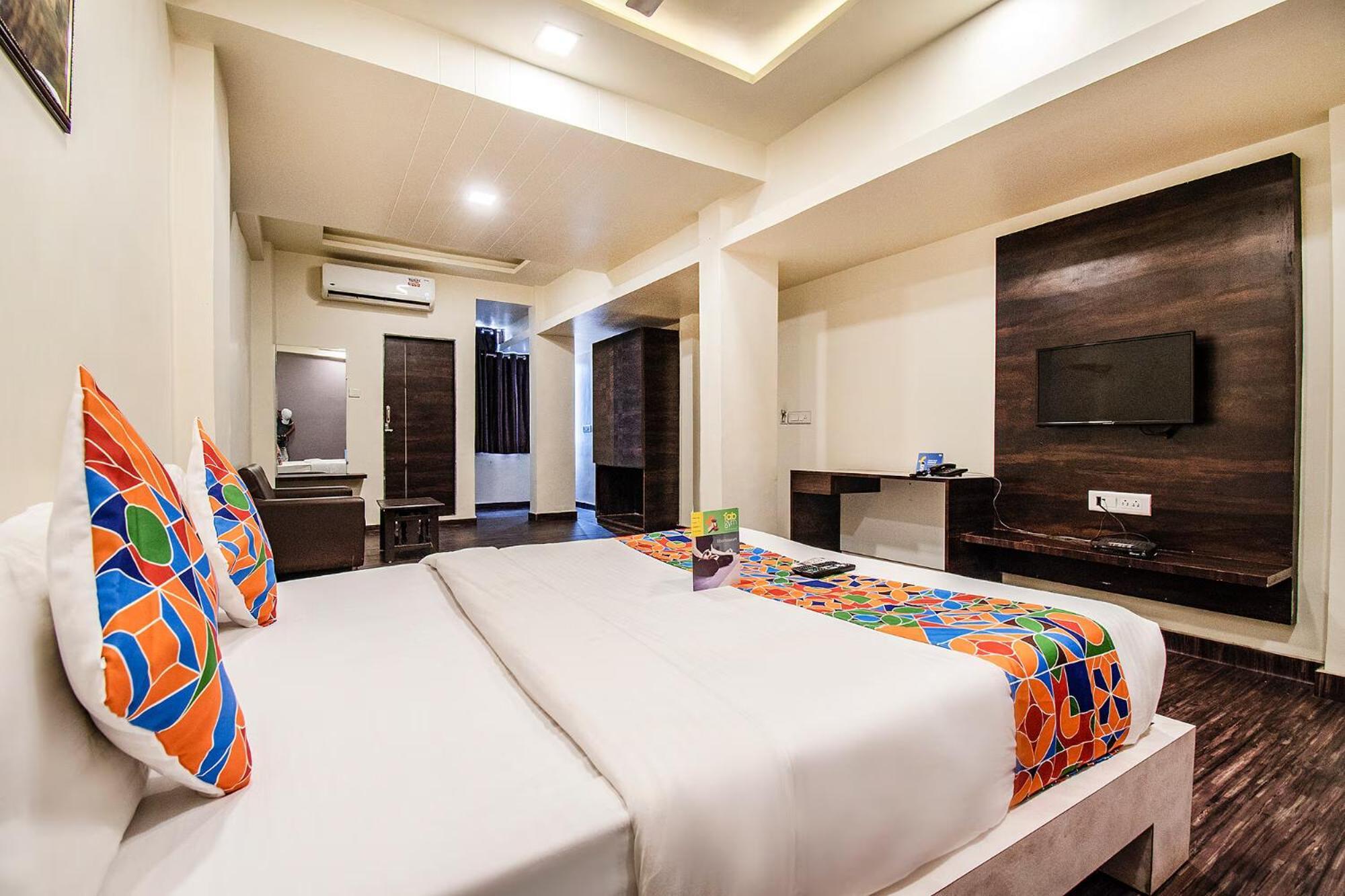 Fabhotel Maher Inn Ахмедабад Екстериор снимка