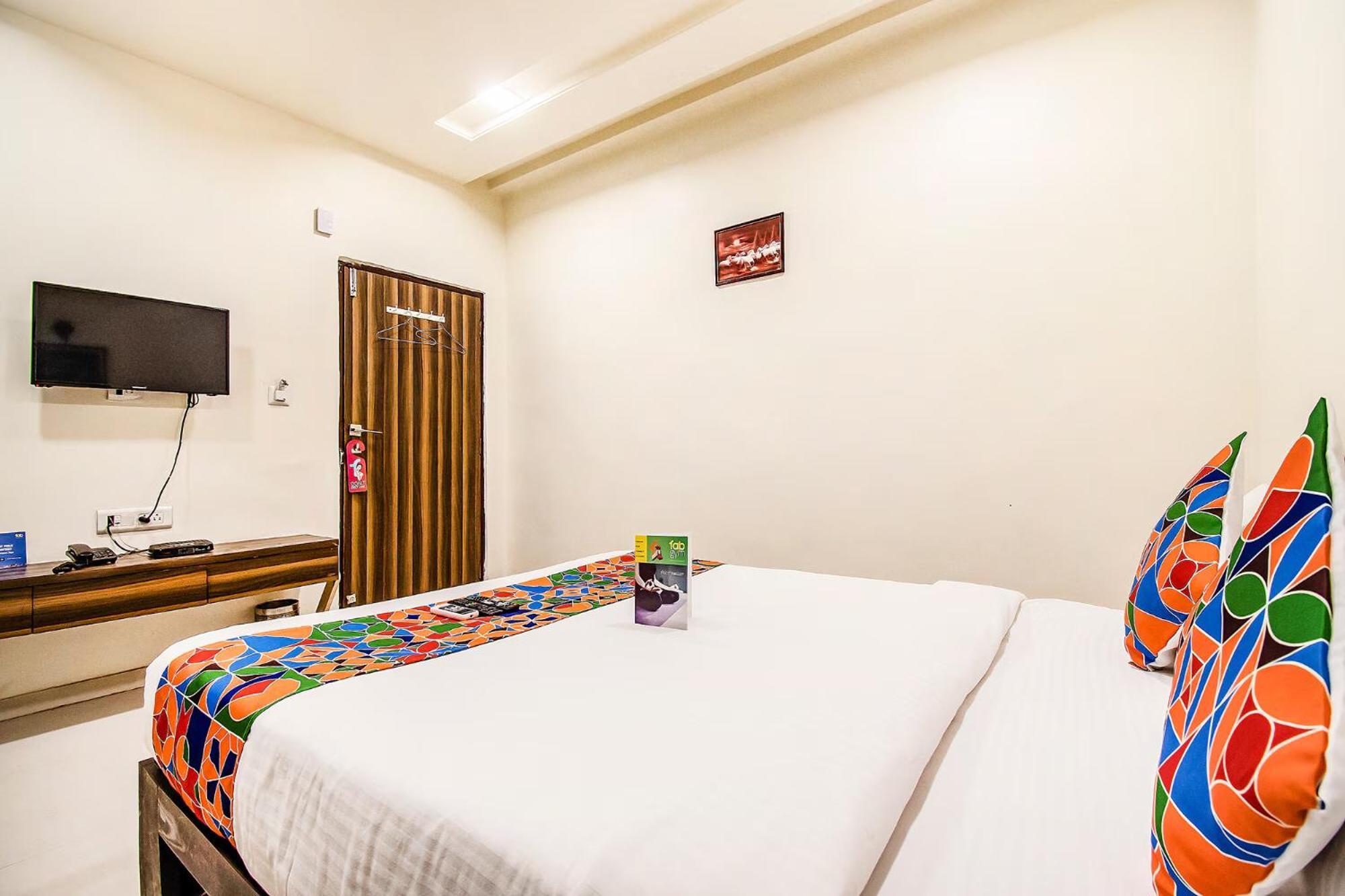 Fabhotel Maher Inn Ахмедабад Екстериор снимка
